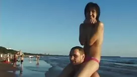 Червенокоса момиче н ...
