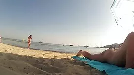 Дълга коса тя изпитв ...