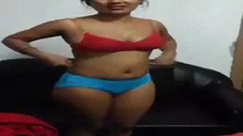 Играя си със строгия ...