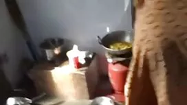 Възбудена черно моми ...