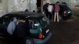 - Горещата блондинка ...