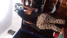 - Брюнетка Рене руле ...