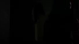Малък тийнейджър гра ...