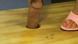 Кандис държеше мокри ...